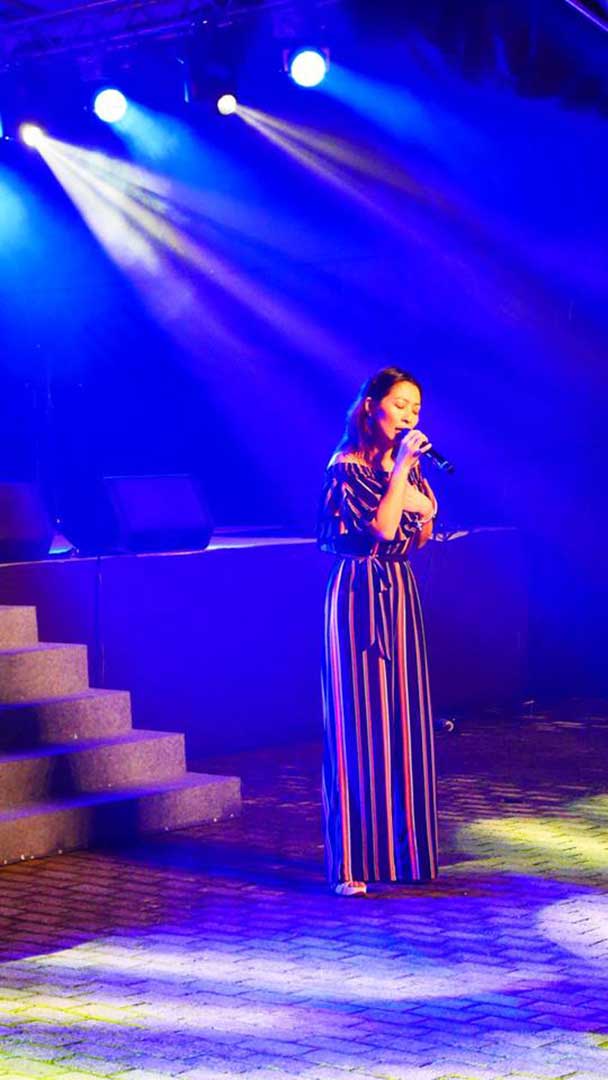 Lin Xiao-Pei singing