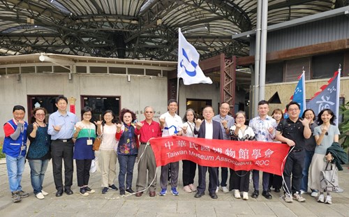 中華民國博物館學會參訪六堆生態博物館，中華民國學會成員於六堆園區合影