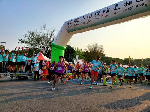 六堆客庄星光路跑500名選手起跑