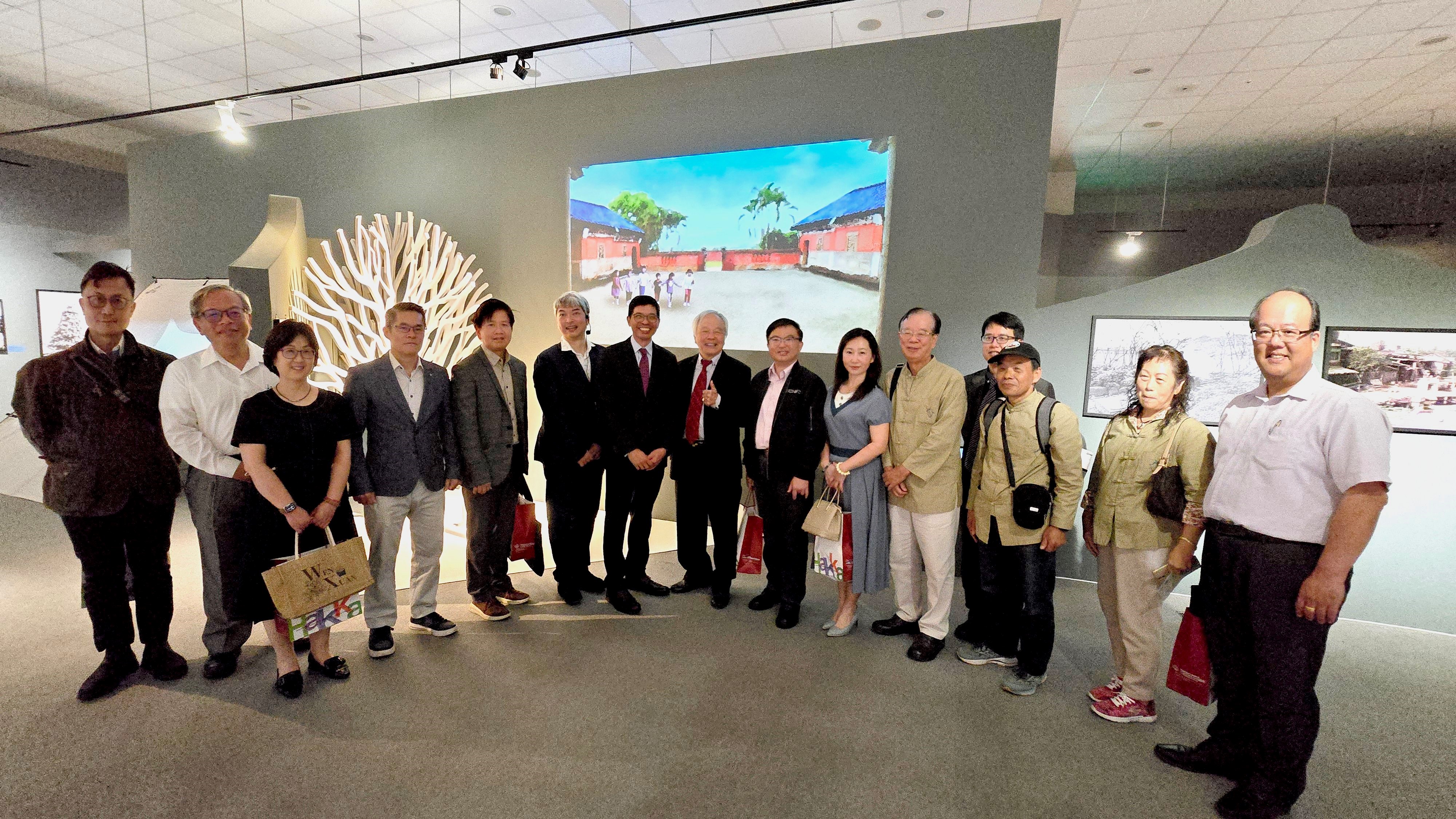 THCDC Director-General Ho Chin-liang takes a group photo with guests at the “Photo Grafting Petrichor” exhibit