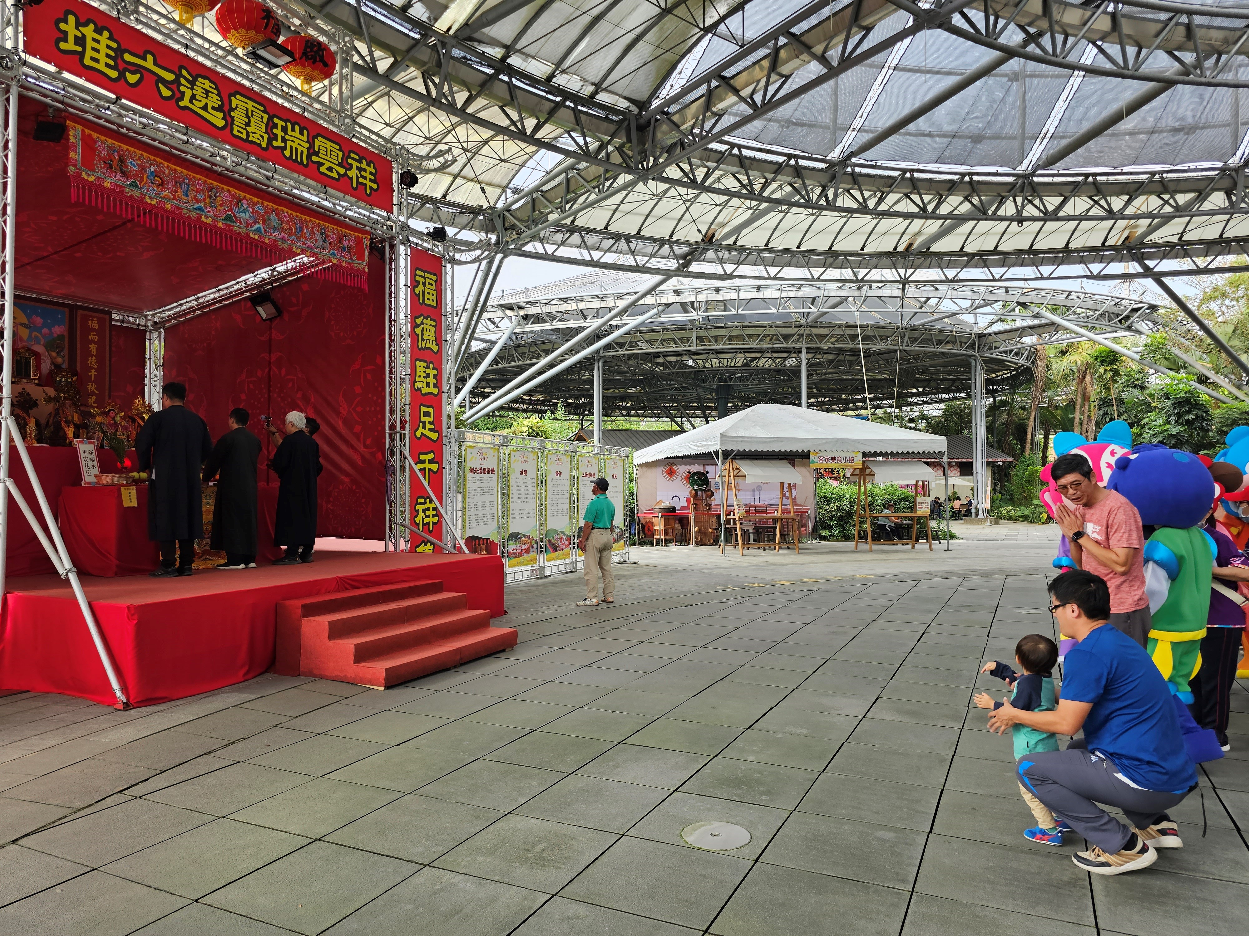 秋收祭活動尾聲，舉行送神儀式，感謝六堆各堆伯公在秋收祭期間的保佑