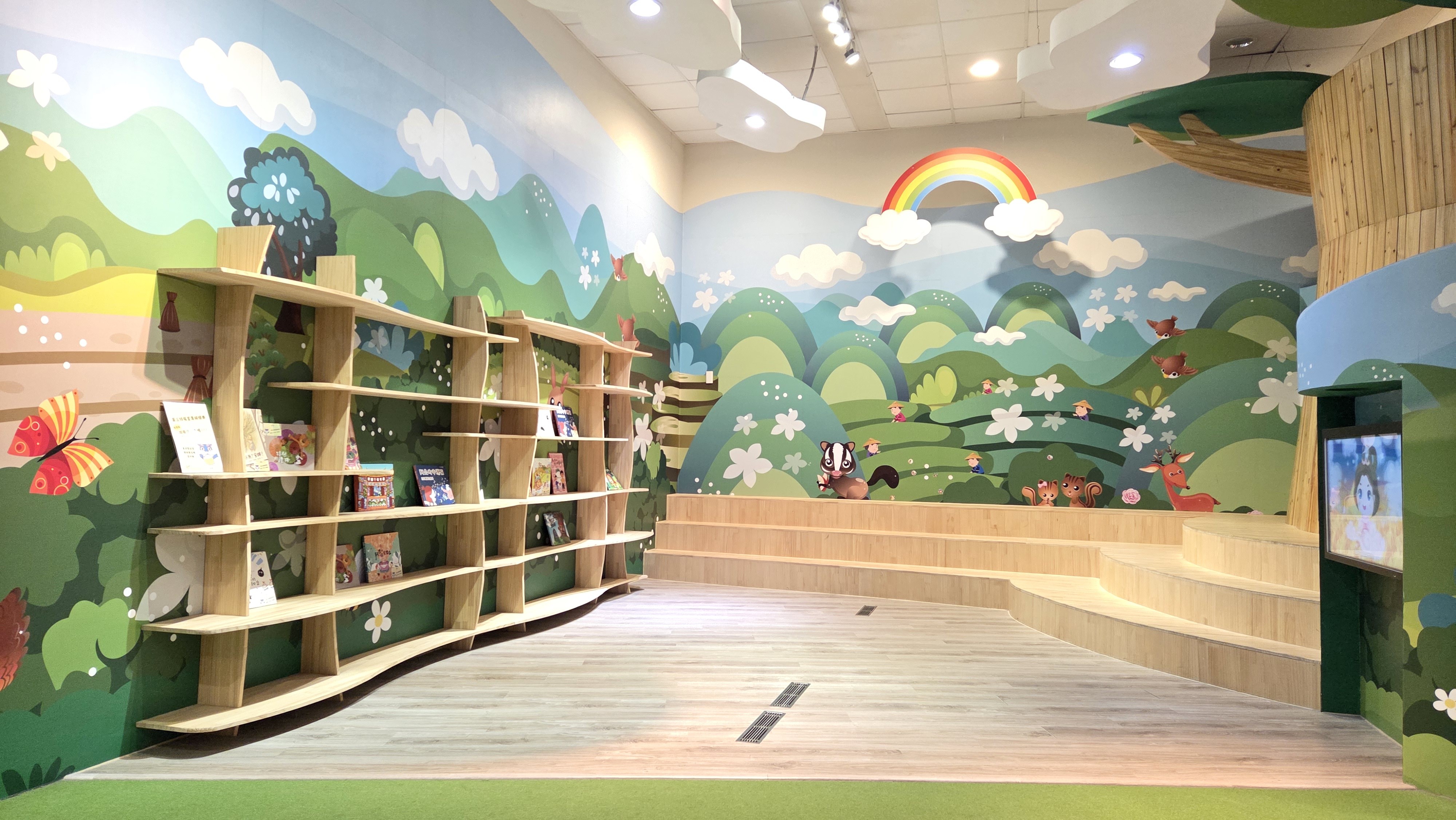 「晴耕雨讀區」設置了客語繪本閱讀區