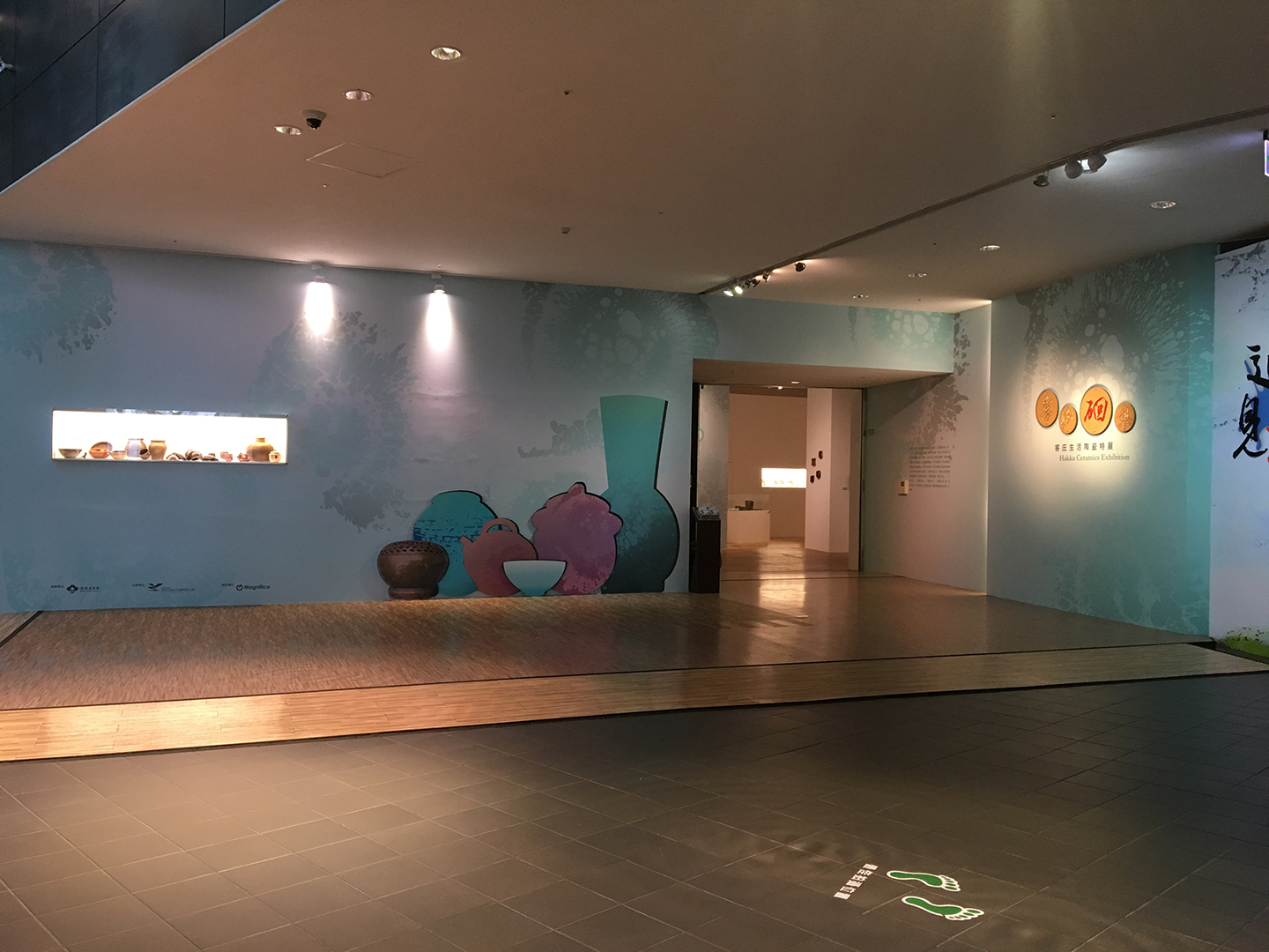Hakka ceramics exhibition entrance (full shot)