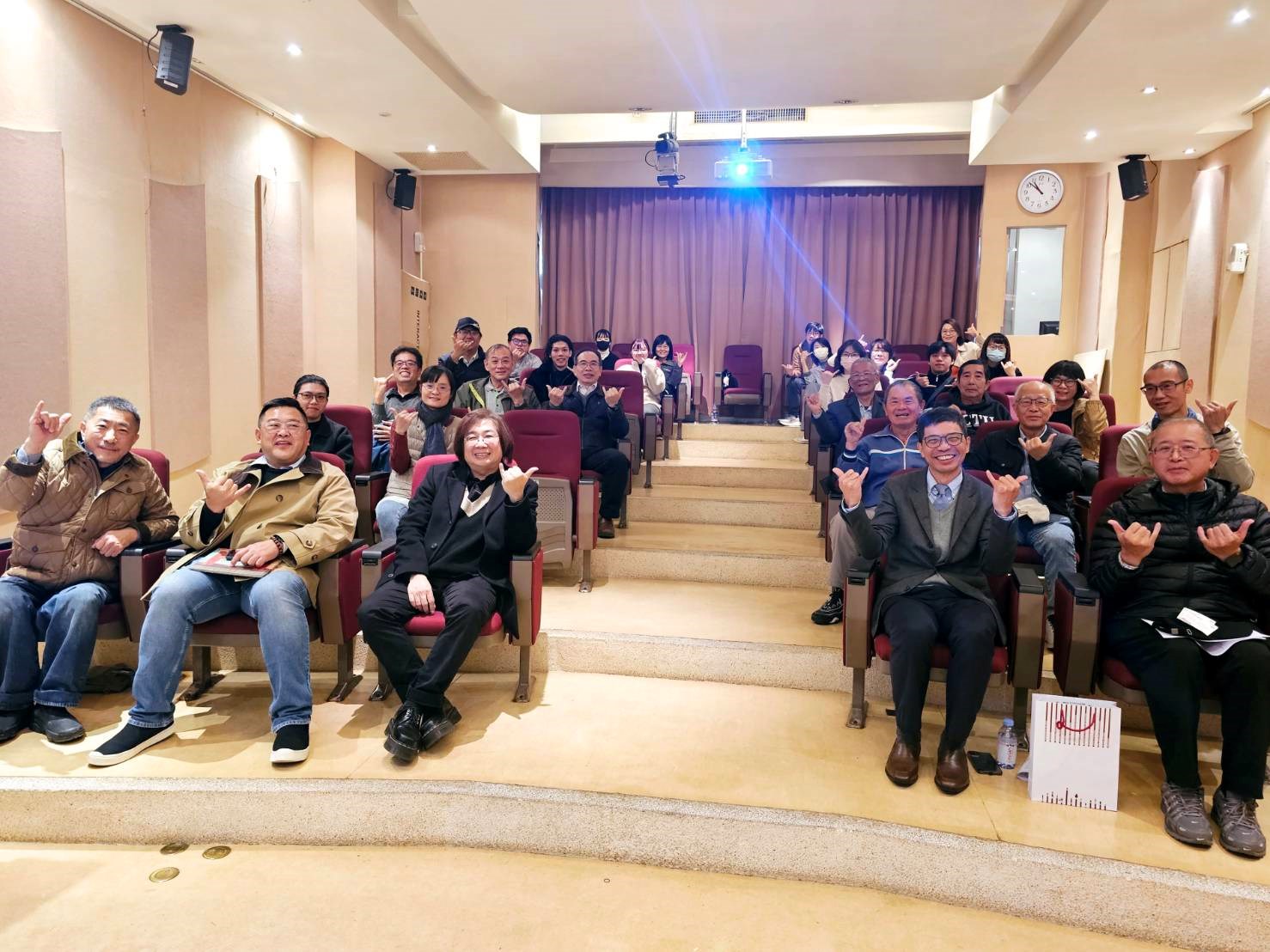 點雲科技重現六堆風華，與會人員大合影(第一排左起徐慧民副教授、黃正翰組長、陳柏欽主任、何金樑主任、馬紀政組長)