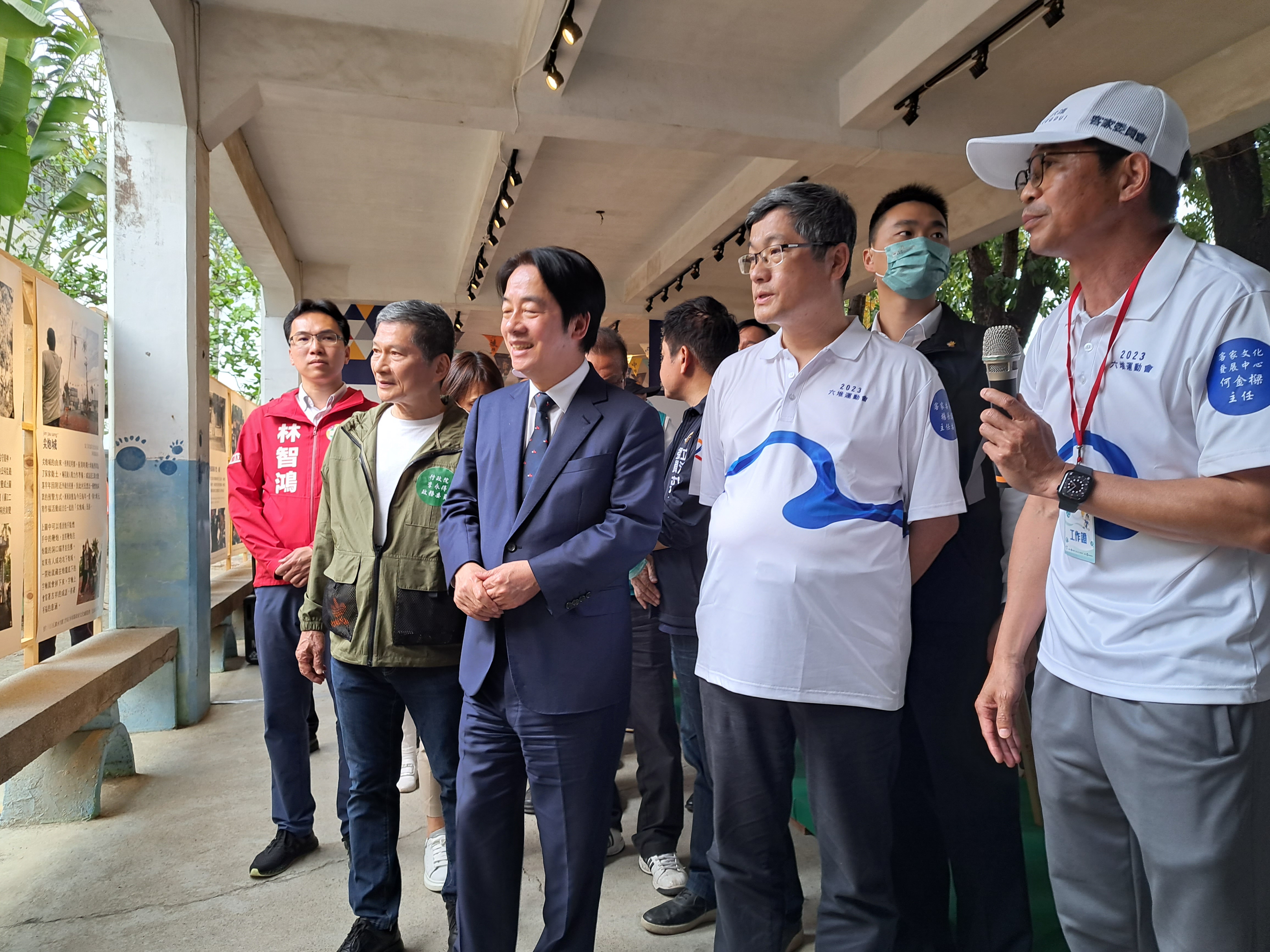 客發中心何金樑主任介紹六堆運動會特展