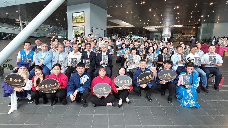 Tea Picking Song To The Tune Of Pa Yin Book Launch – Group Photo Of All Distinguished Guests In Attendance