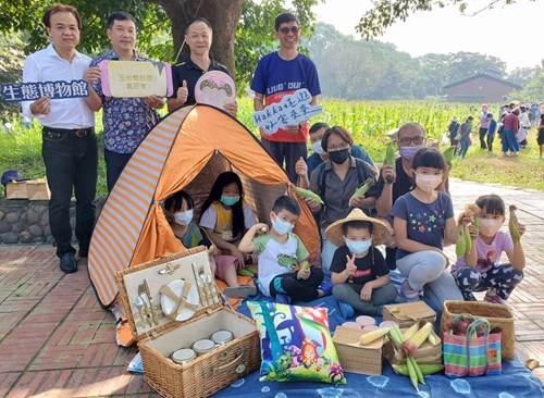 六堆野餐採菜趣 體驗農事採收樂，民眾參與野餐活動