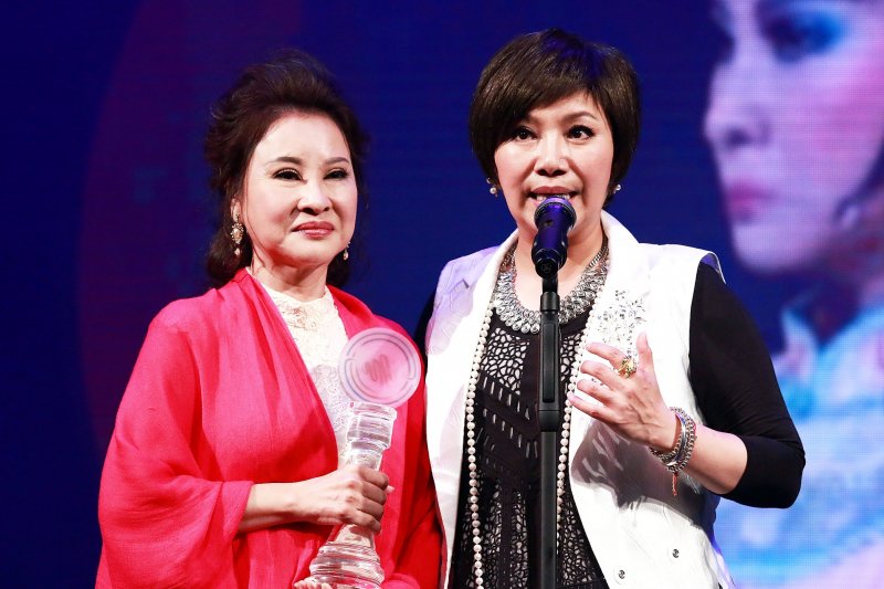歌劇名伶唐美雲獲頒第38屆行政院文化獎。圖為第27屆傳藝金曲獎頒獎典禮，唐美雲（右）致詞。