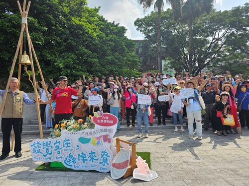 六堆生態博物館客庄行讀體驗，由屏東縣政府客務處李明宗處長及客發中心何金樑主任共同敲鐘，象徵行讀體驗就像學習一班，探索地方知識，也認識客家魅力。
