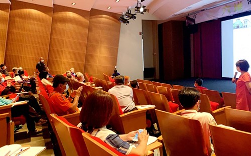 屏東大學文化創意產業學系林思玲系主任與參與民眾對談分享