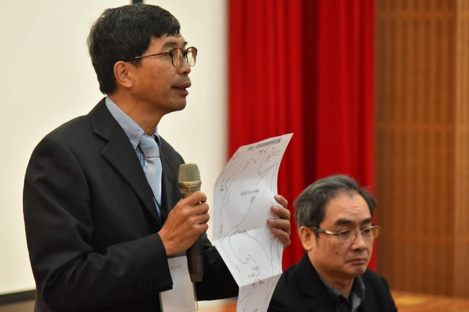 六堆文化資產與水資源研討會，客發中心何金樑主任說明六堆園區與六堆客庄濕地關係與未來可以客庄合作的契機