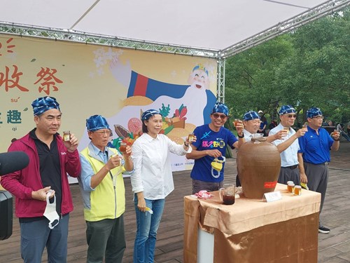 六堆秋收祭開幕儀式貴賓開封2017年的檸檬酵素