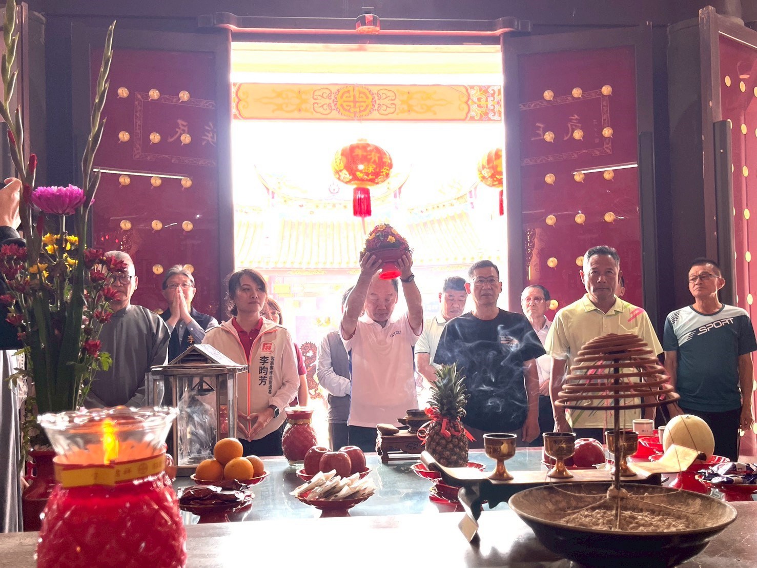 以盤花祭祀忠勇公