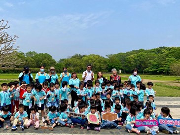 六堆園區伯公生邀請學童一起體驗新丁粄製作