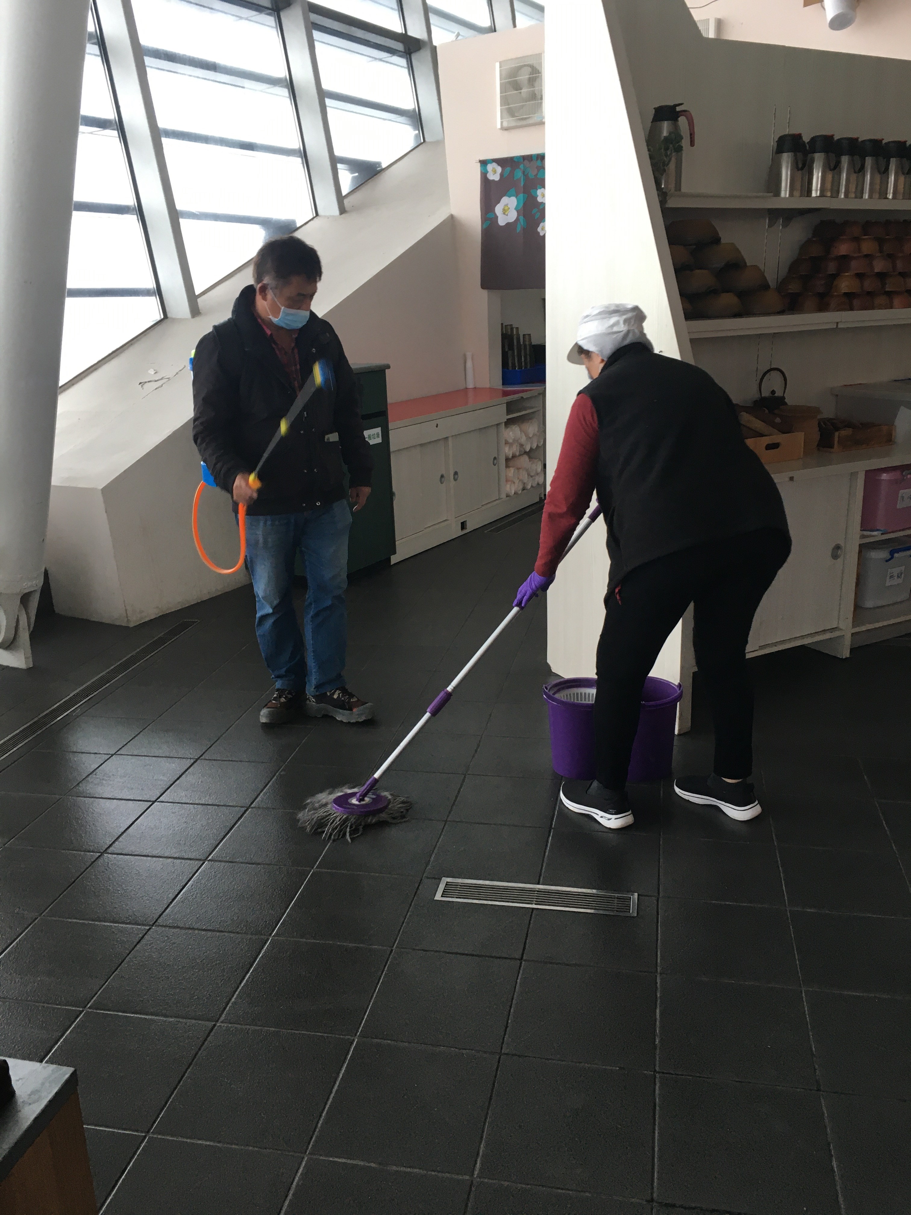 餐廳地面清潔消毒