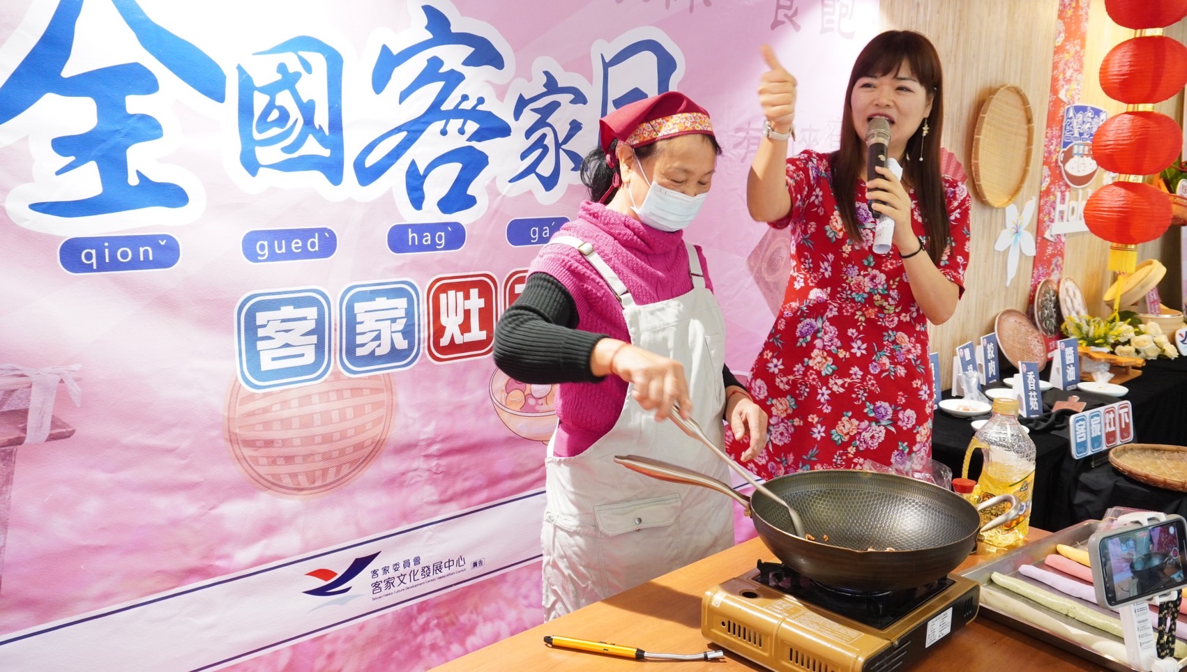 客家阿姆示範煮鹹粄圓