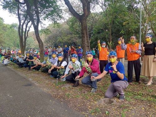 六堆秋收祭植樹，將客家盤花的樹種種下，象徵客家文化扎根