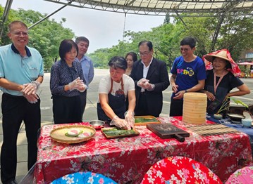 六堆客家米食體驗，來賓手作體驗客家米食