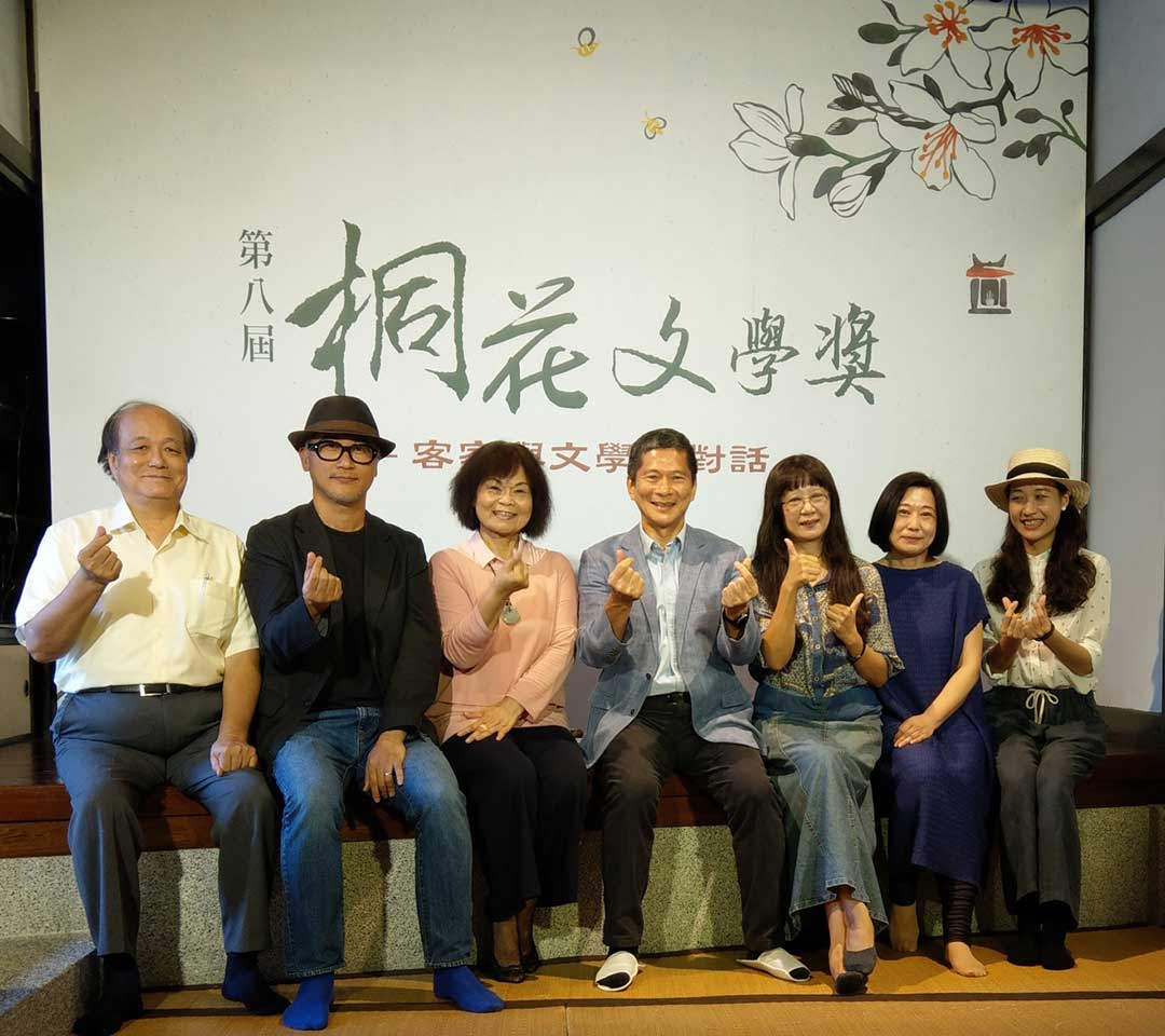 Hakka poets Chang Fang-tzu (張芳慈) and Li Yu-fang (利玉芳), novelist Kao Yi-feng (高翊峰), and singer Misa (米莎) gathered to share their experience of creating literary works.