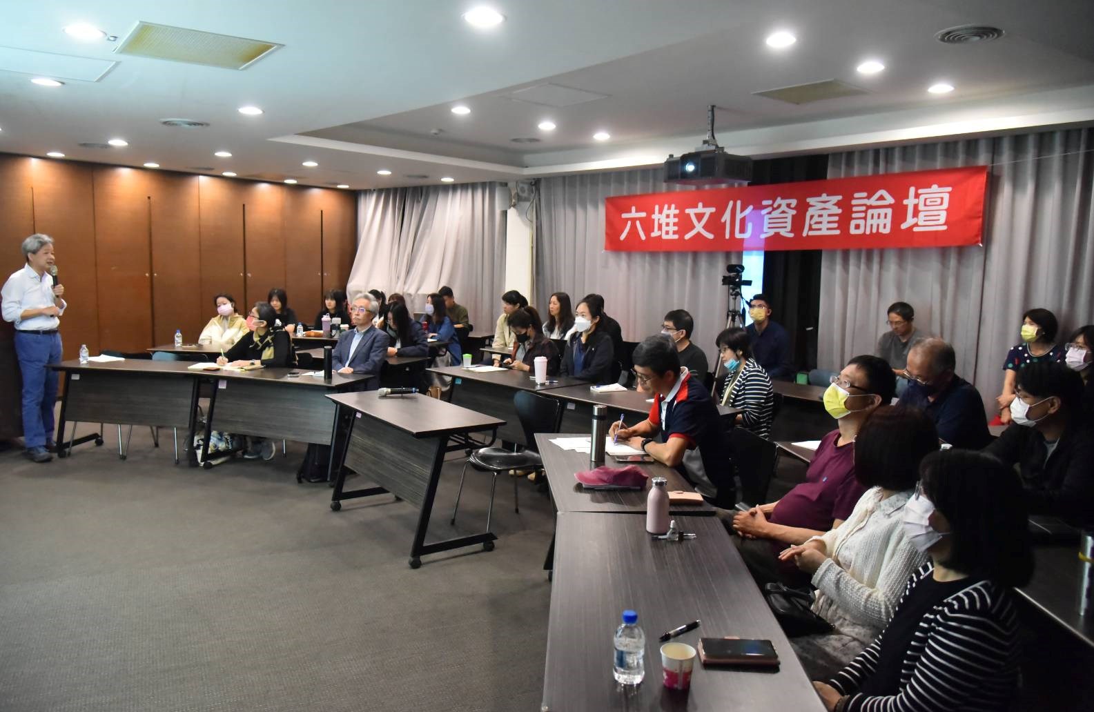 六堆文化資產論壇圖臺大歷史系李文良教授分享從歷史發展看六堆認同的形成