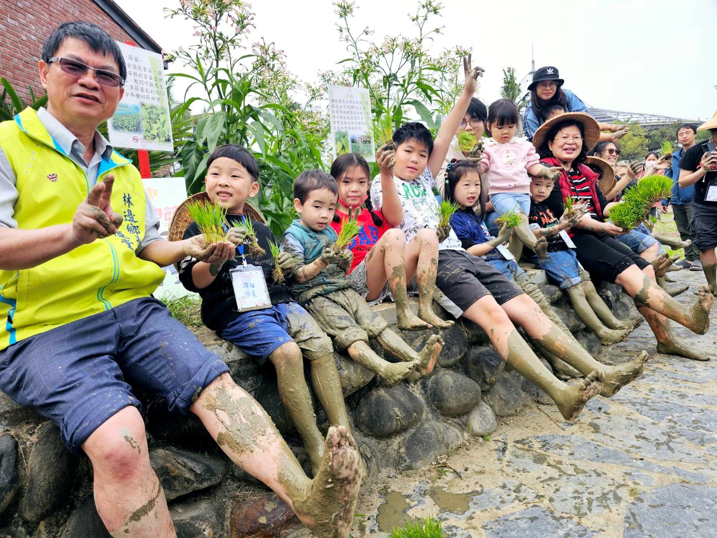 After completing the rice field activity with the public, joyfully showing off feet covered in mud