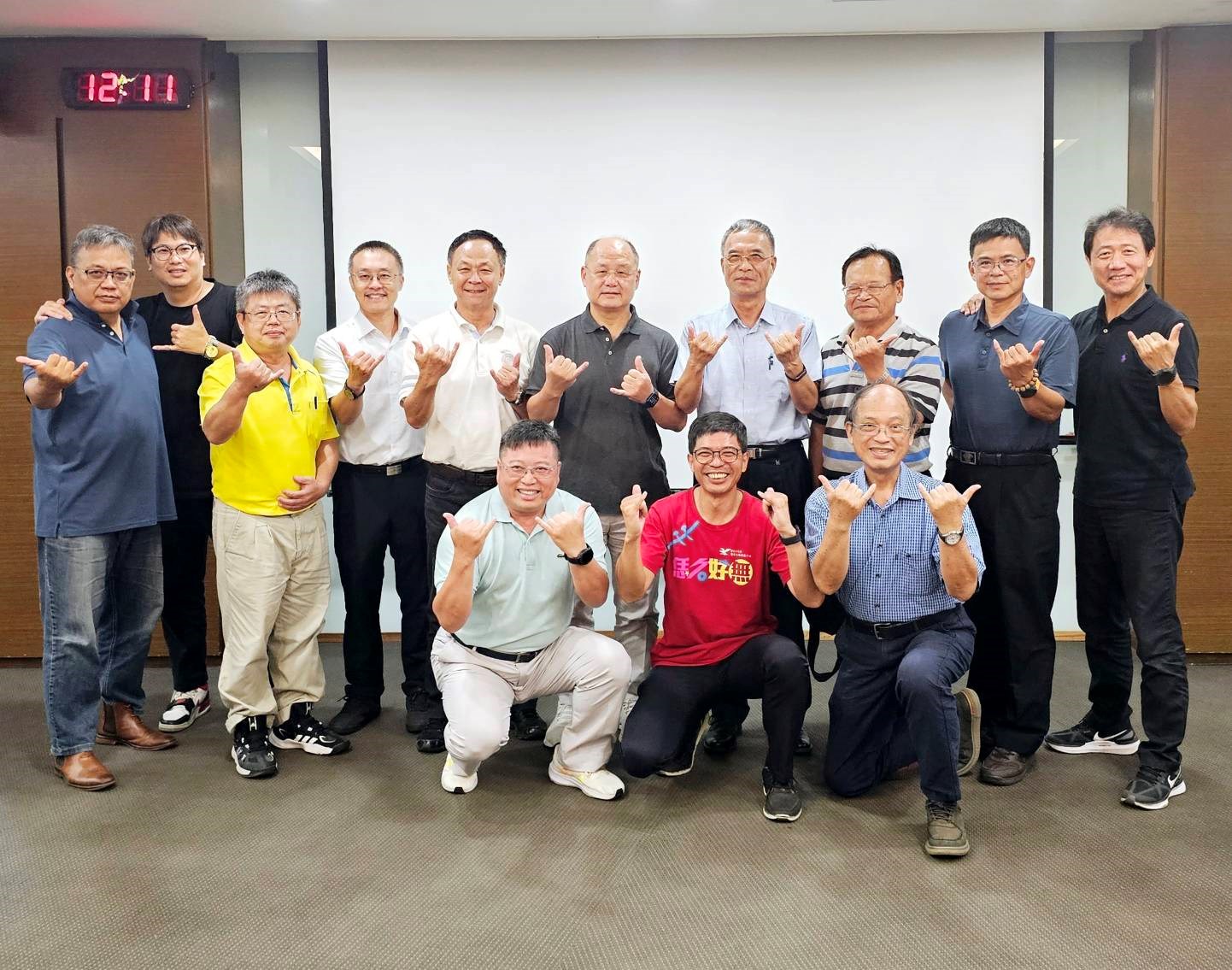 大武山下的小奧運-六堆運動會巡展諮詢會議，參與諮詢會議委員合影