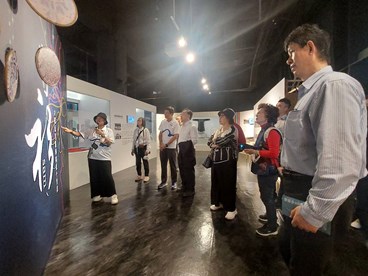 中華民國博物館學會參訪六堆生態博物館，學會參訪尋衫-六堆原客服飾圖紋个對話特展