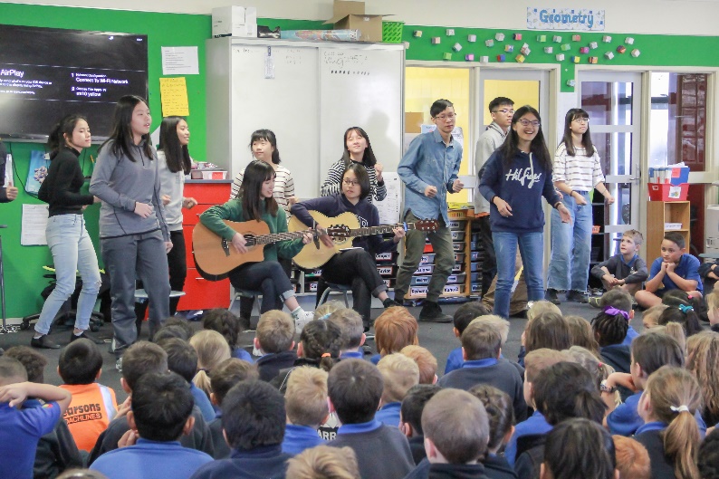 The young Hakka delegates visit Rakaia School of New Zealand in August 2019, as part of the cultural-exchange program.