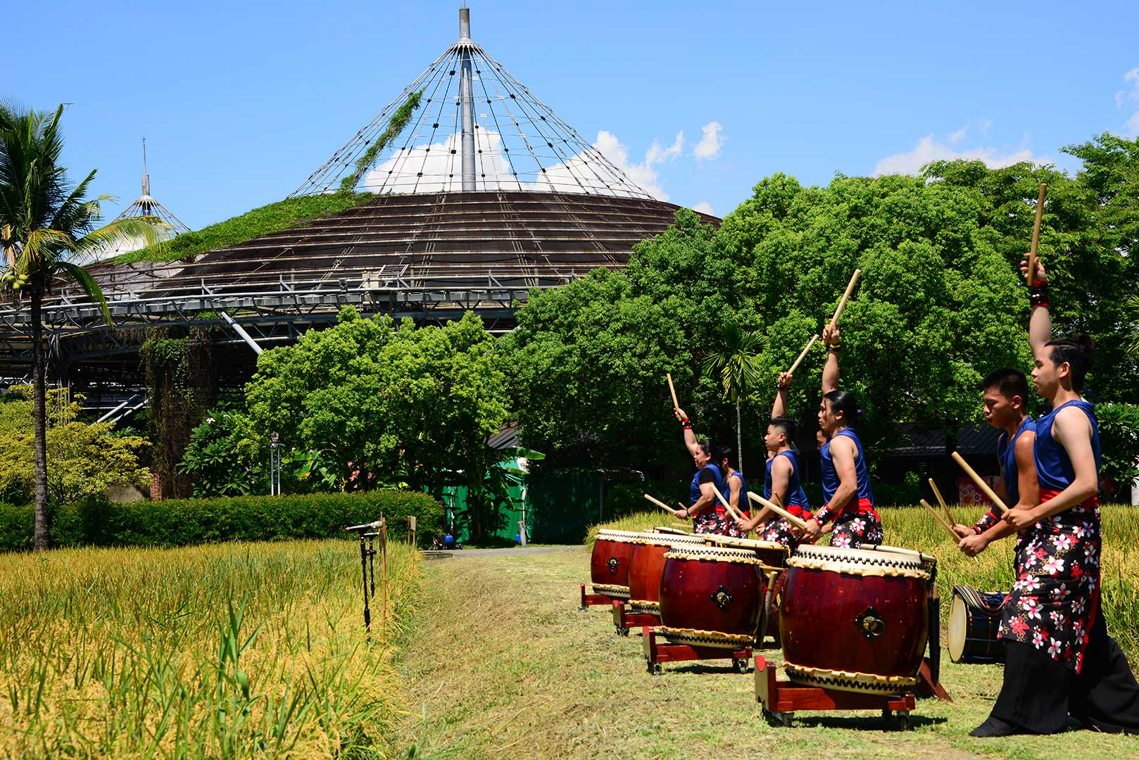 Mowing experience in combination with the Taiko performance
