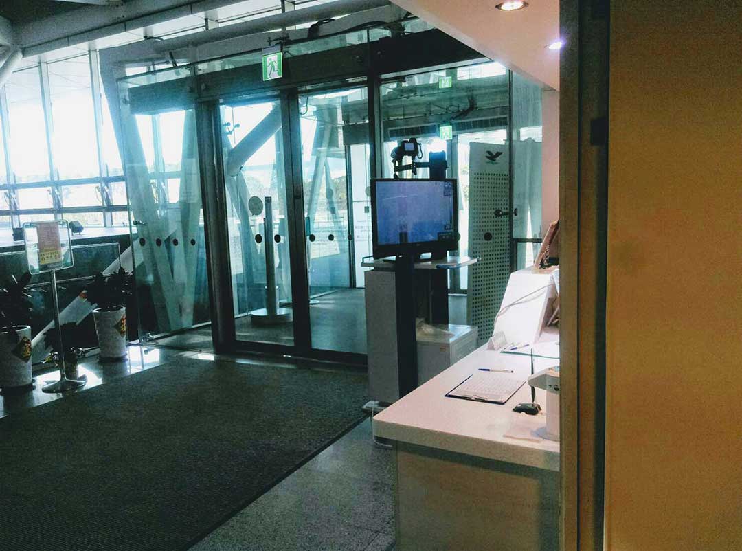 本中心溫熱顯影設備放置於二號服務台空橋入口處