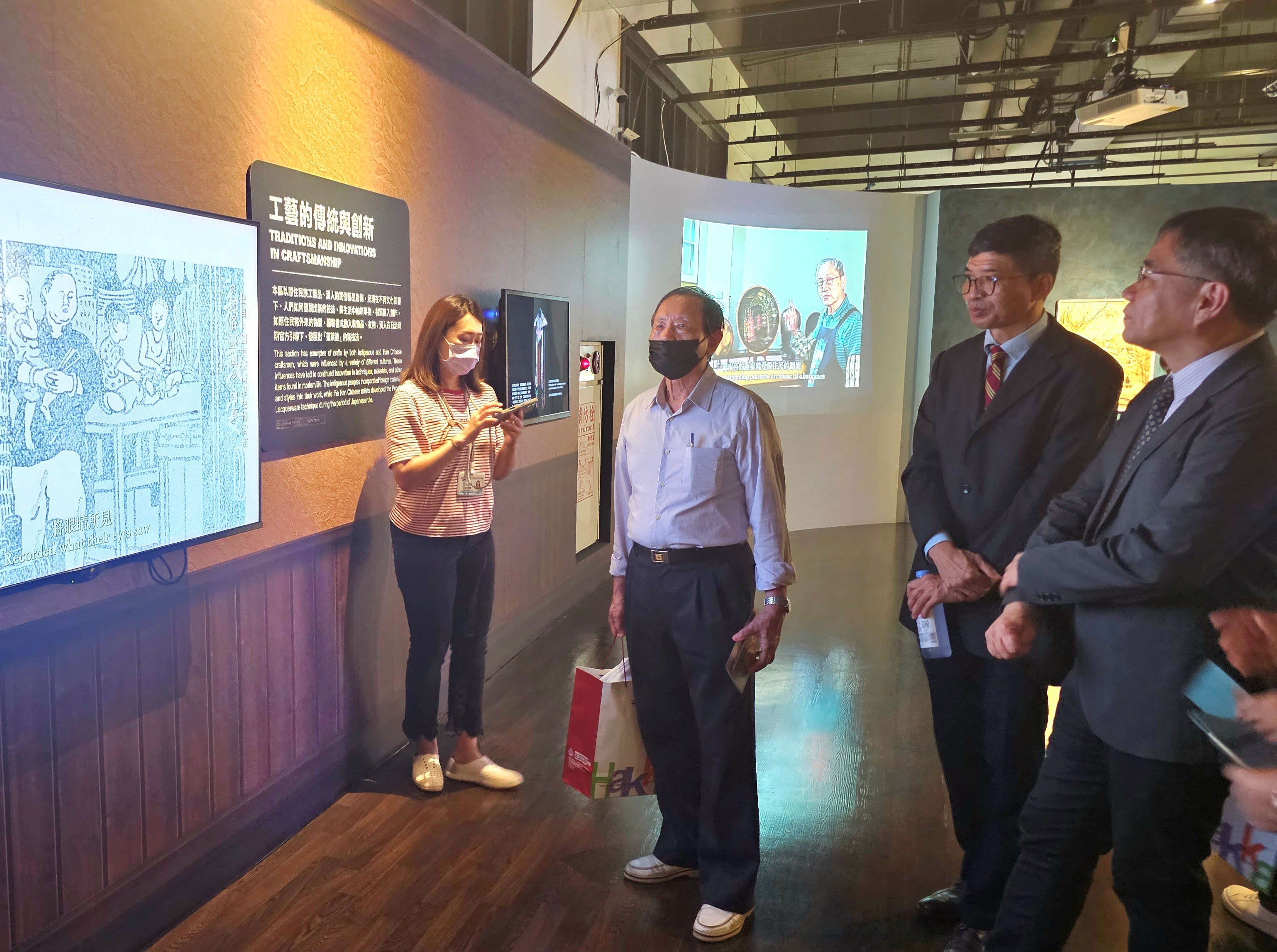 攜手推動客家文化與博物館學合作新契機，參觀六堆園區臺灣意象展(劉仕彩委員、何金樑主任、邱上嘉校長)