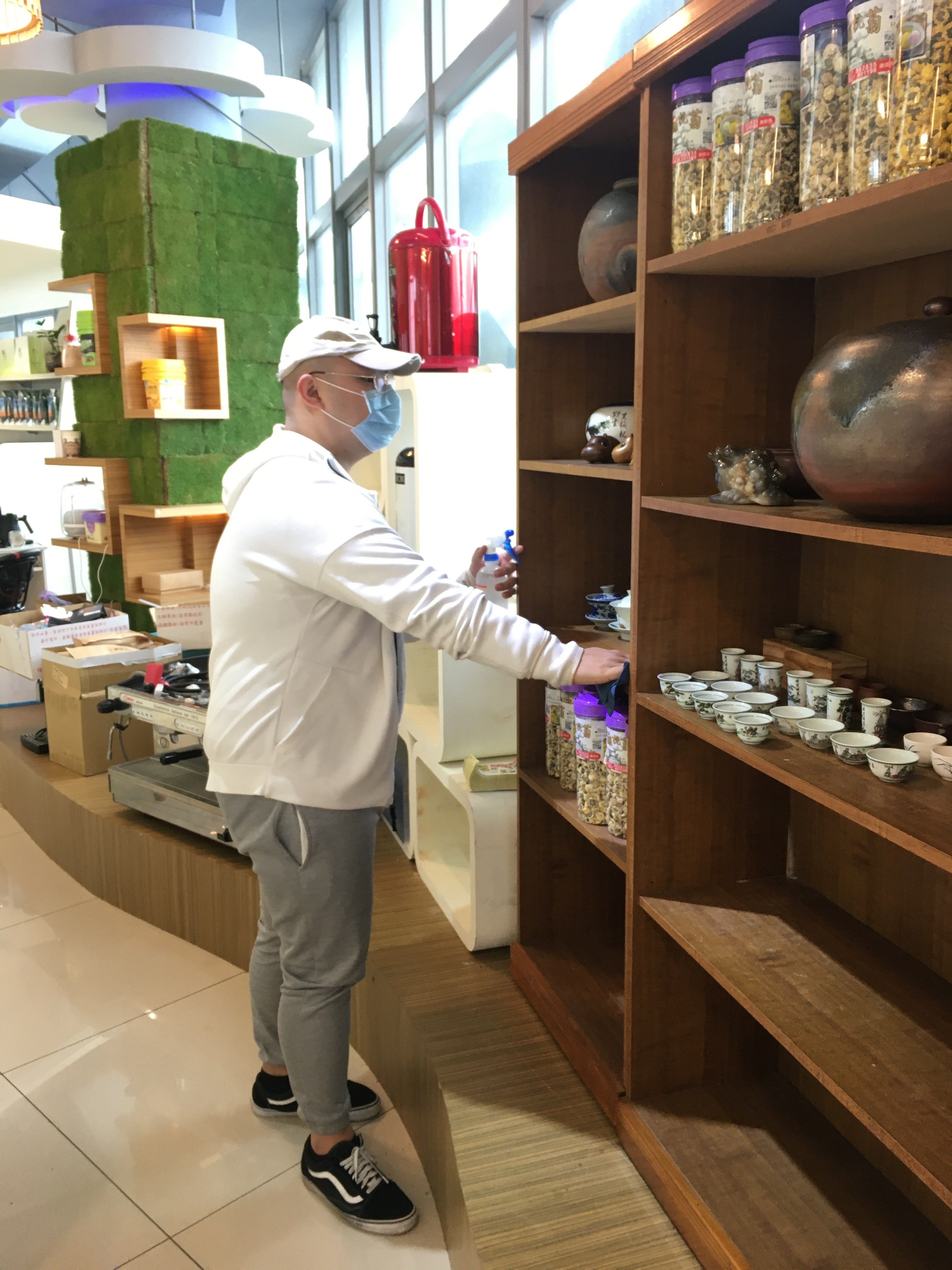 賣店商品層架清潔消毒