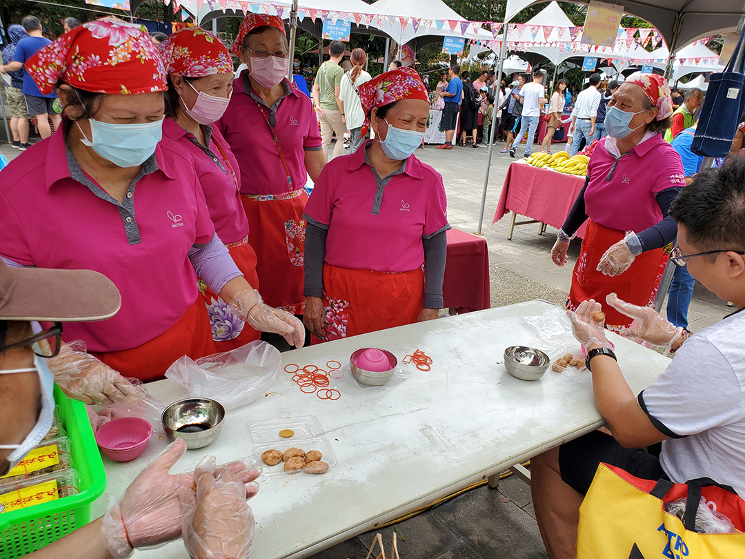 Making meatballs- Zhunan Community Development Association of Zhutian Township