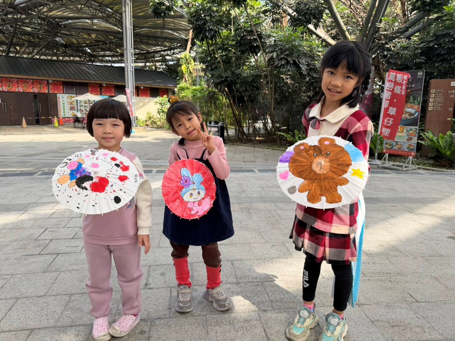 小朋友展現DIY成果