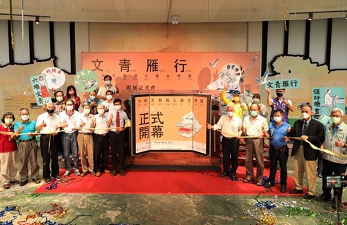 A group photo of the exhibition opening ceremony.