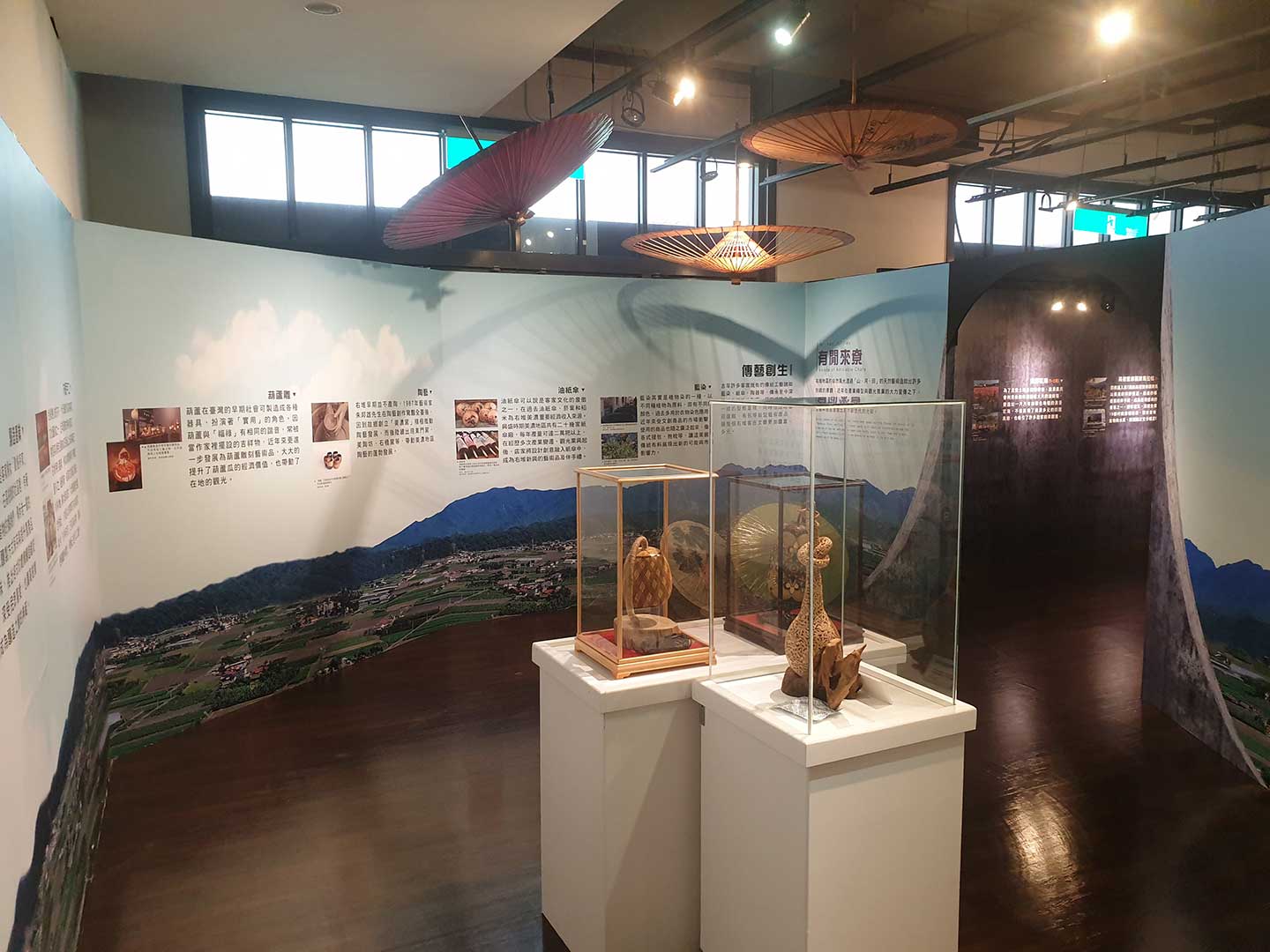 第一特展室(遶尞右堆 跈亻厓行-右堆聚落展) 第一特展室(遶尞右堆 跈亻厓行-右堆聚落展)